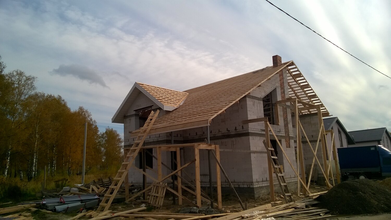 каркасный дом, строительство загородного дома, отделка крыши каркасных домов, каркасный дом крыша двускатная, реконструкция крыши