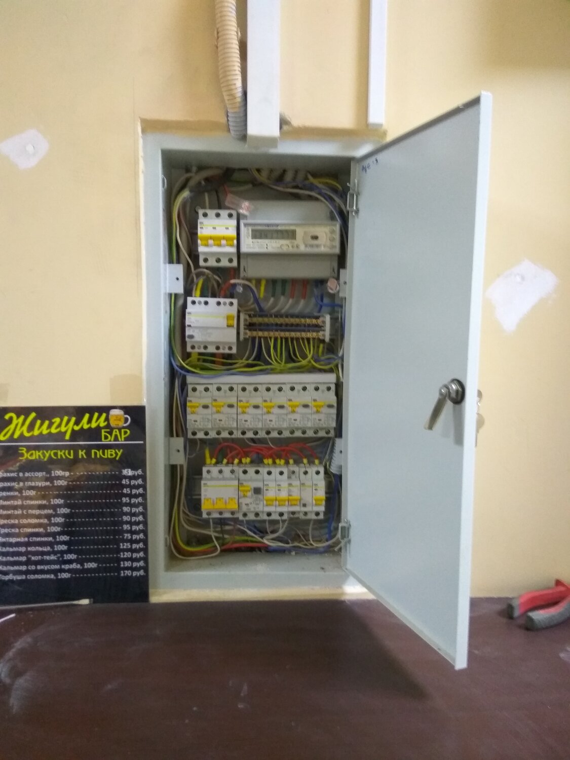 распределительный щит, распред шкаф 380 вольт, монтаж электрошкафов, маленький электрощит в доме, электрощит