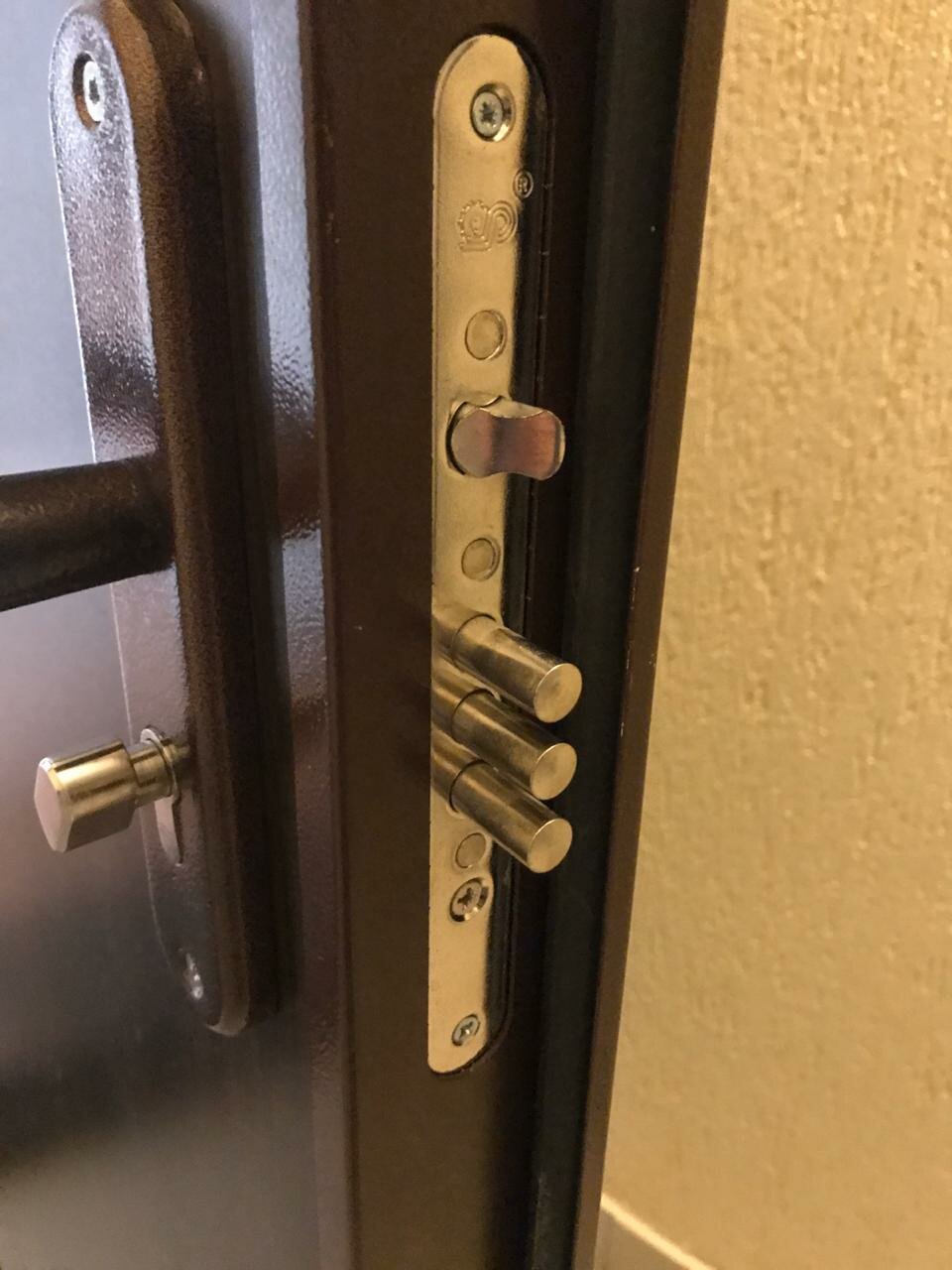 Вскрытие замков в Кировске - Ремонт и строительство: 120 слесарей