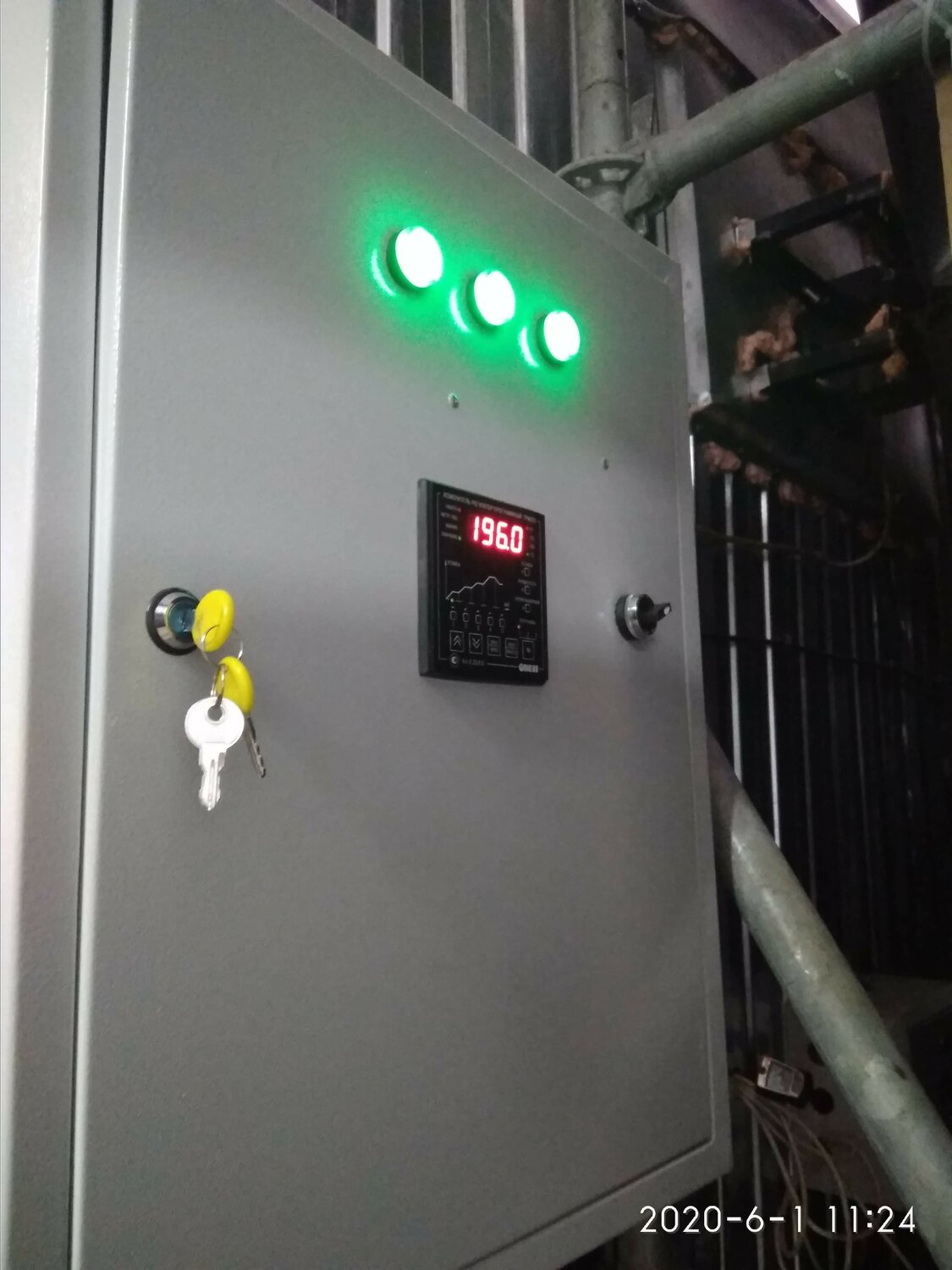 шкаф управления приточно-вытяжной системой сар-3, шун-75 75 квт шкаф управления насосом, шкаф управления шун-5,5 (5,5квт), шкаф управления вентиляцией трм201, шкаф управления сушильной камерой на тт реле