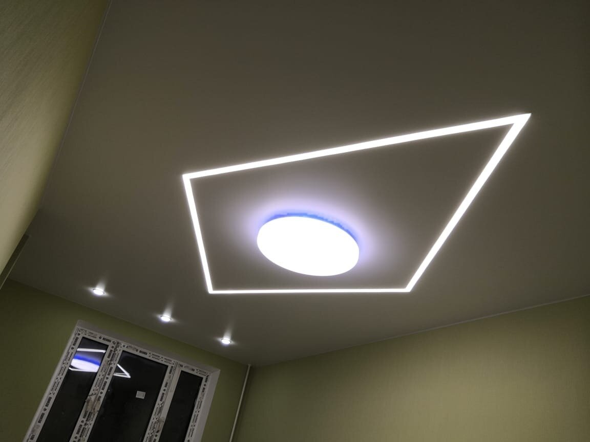 led потолочные светильники, светодиодные потолочные светильники, светодиодные потолочные, светодиодный светильник, световые линии на натяжном потолке