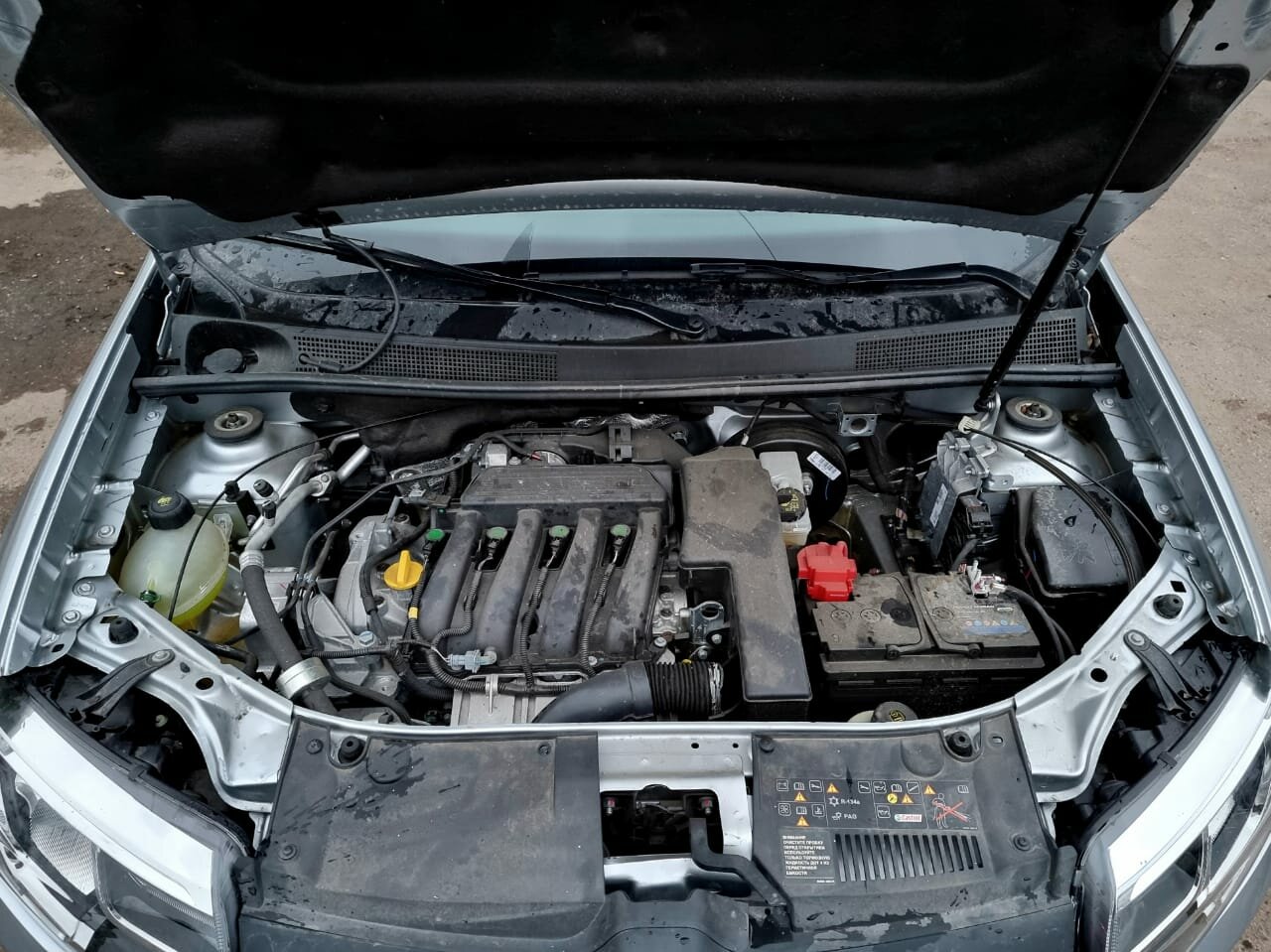 рено логан 2 под капотом, под капотом renault sandero stepway 2015, подкапотка рено логан 2, подкапотка рено логан 1.6, Renault Megane III Рестайлинг 2