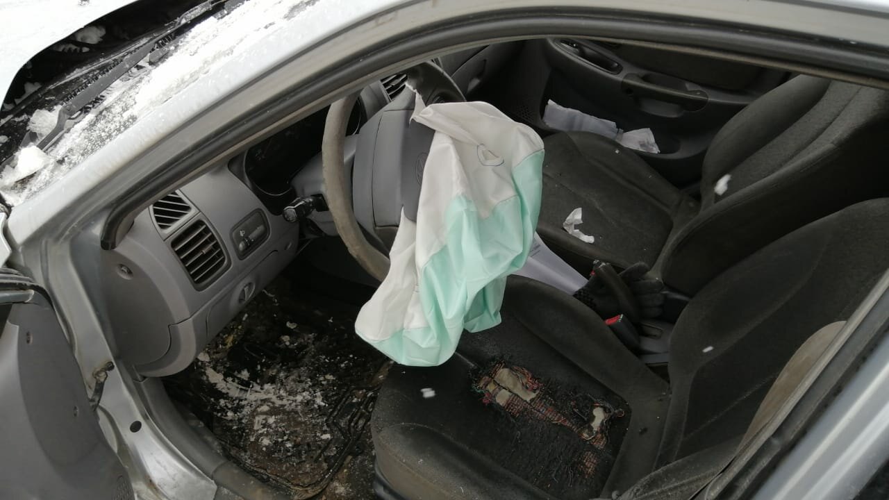 автомобиль, бу авто, авто, лобовое столкновение хендай солярис, взрыв подушки безопасности