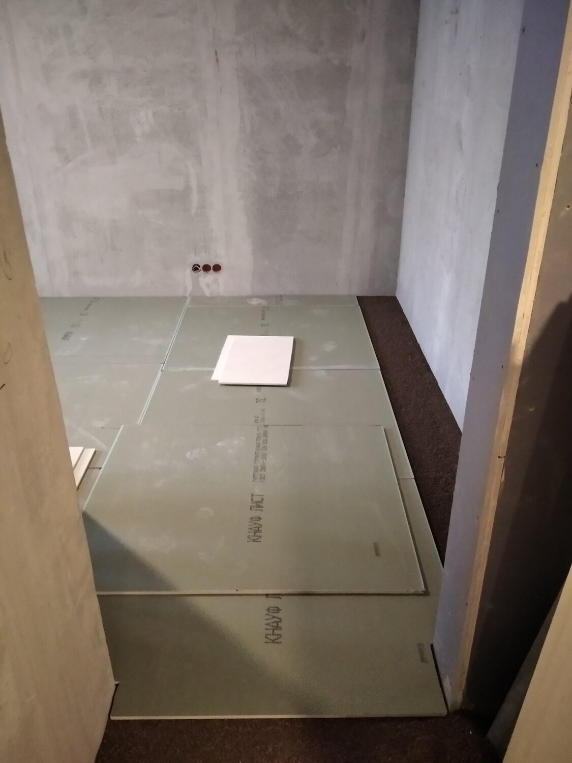 плитка на суперпол кнауф, стяжка кнауф суперпол, плита кнауф суперпол, полы кнауф, пол кнауф в хрущевке