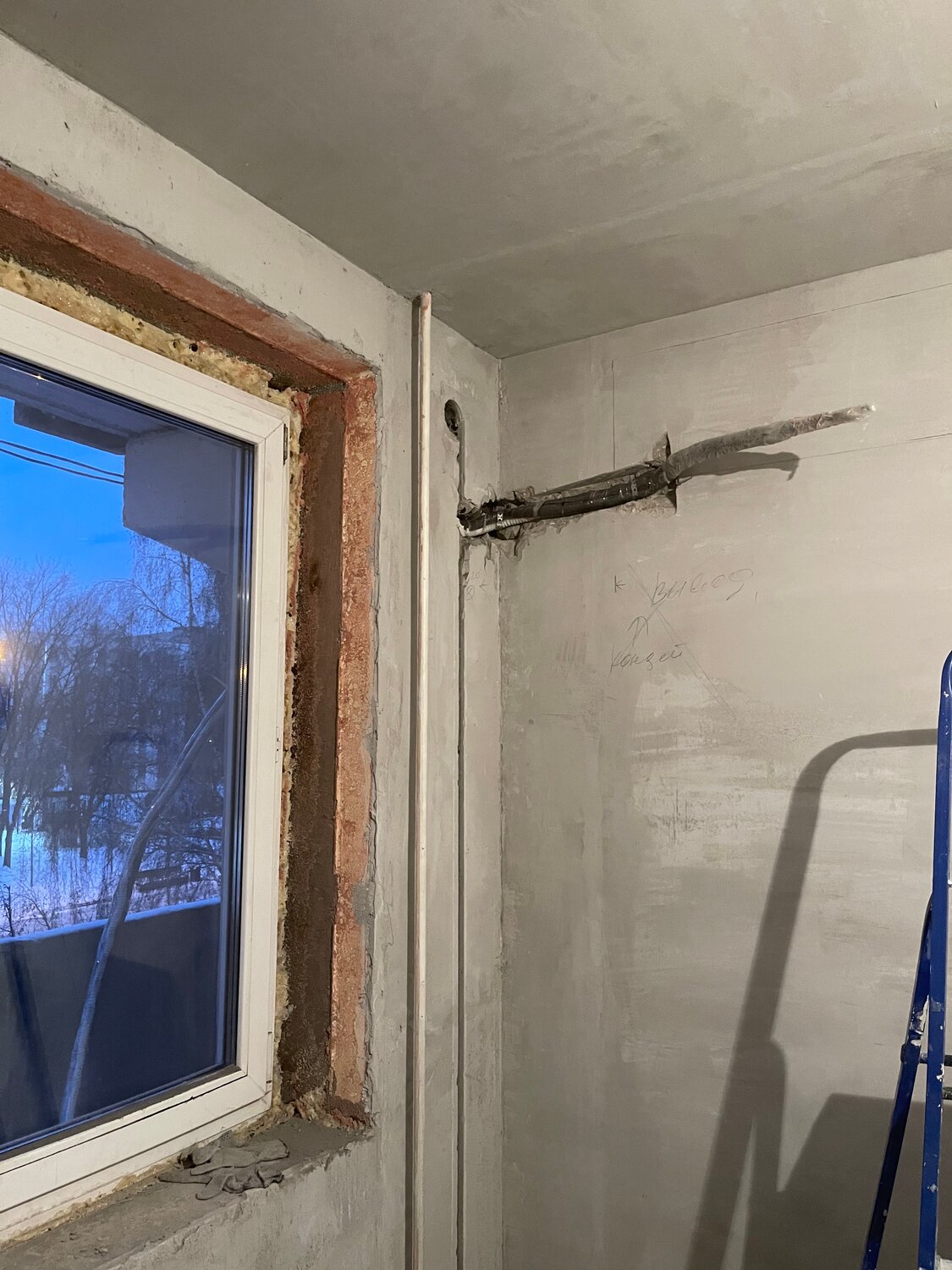 штукатурные откосы для пластиковых окон, штукатурка откосов, оконные откосы, откосы окна на балконе, цпс оконные откосы