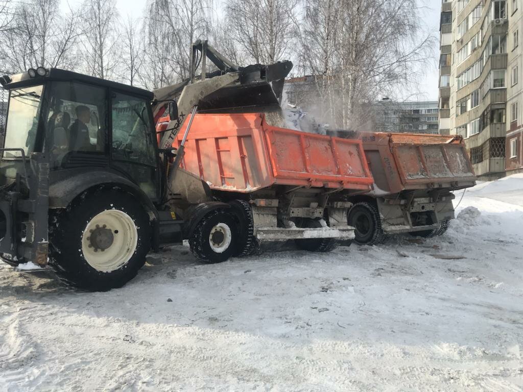 вывоз снега, погрузка снега в самосвал, техника, дорожная спецтехника, уборка снега камаз
