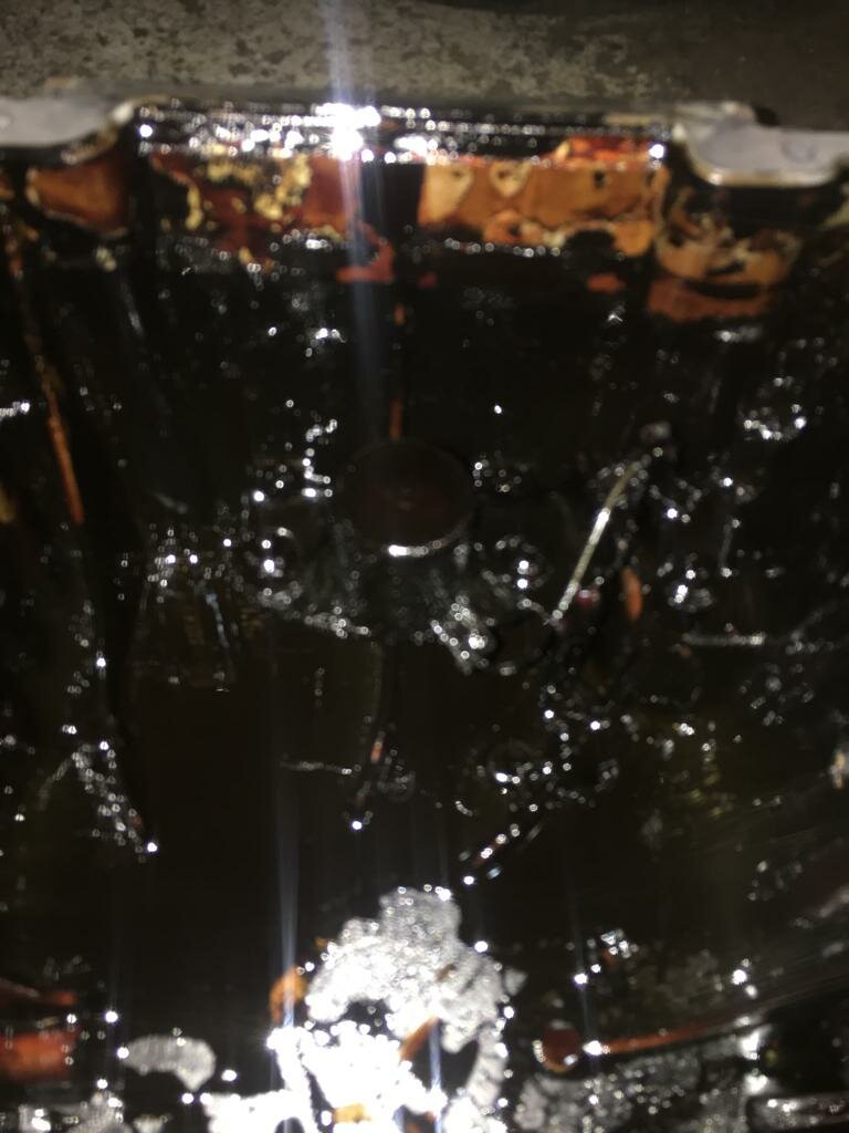 масло в двигатель, загустело масло в двигателе, моторное масло, лед в поддоне двигателя, посуда