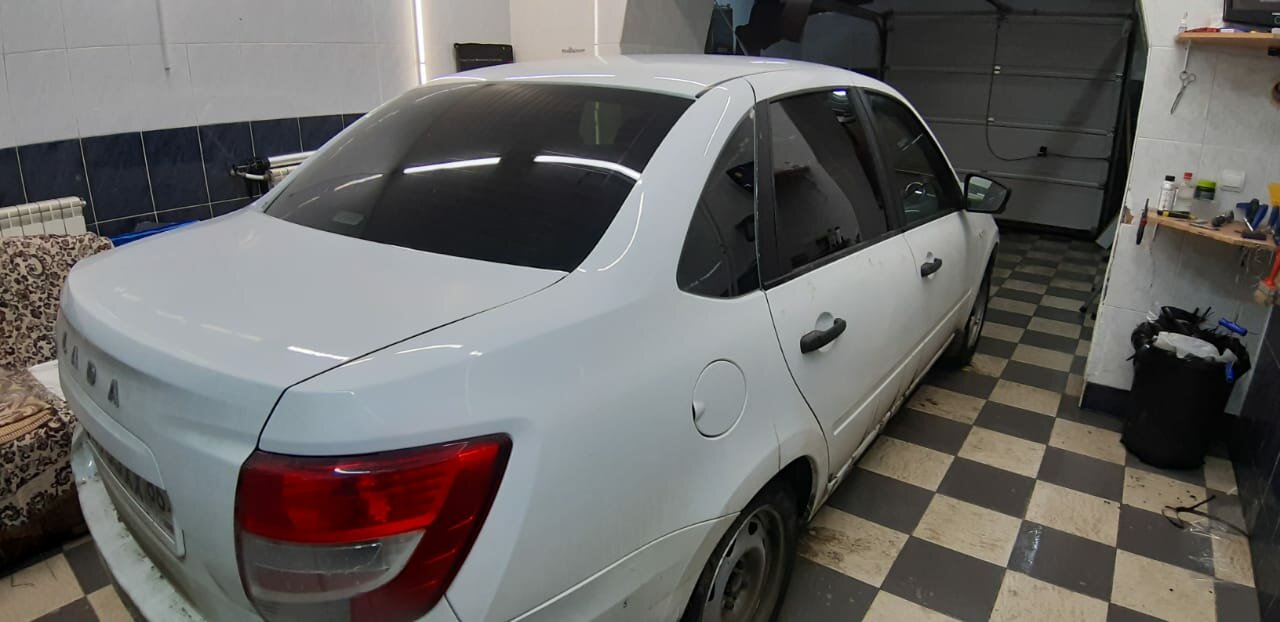 lada granta, тонировка автомобиля, лада гранта тонировка задних стекол, белая тонировка стекол, тонировка стекол автомобиля