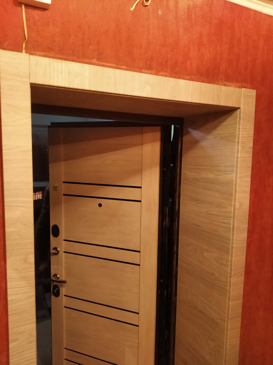 дверь, отделка откосов входной двери, межкомнатные двери, проем входной двери, отделка дверных откосов