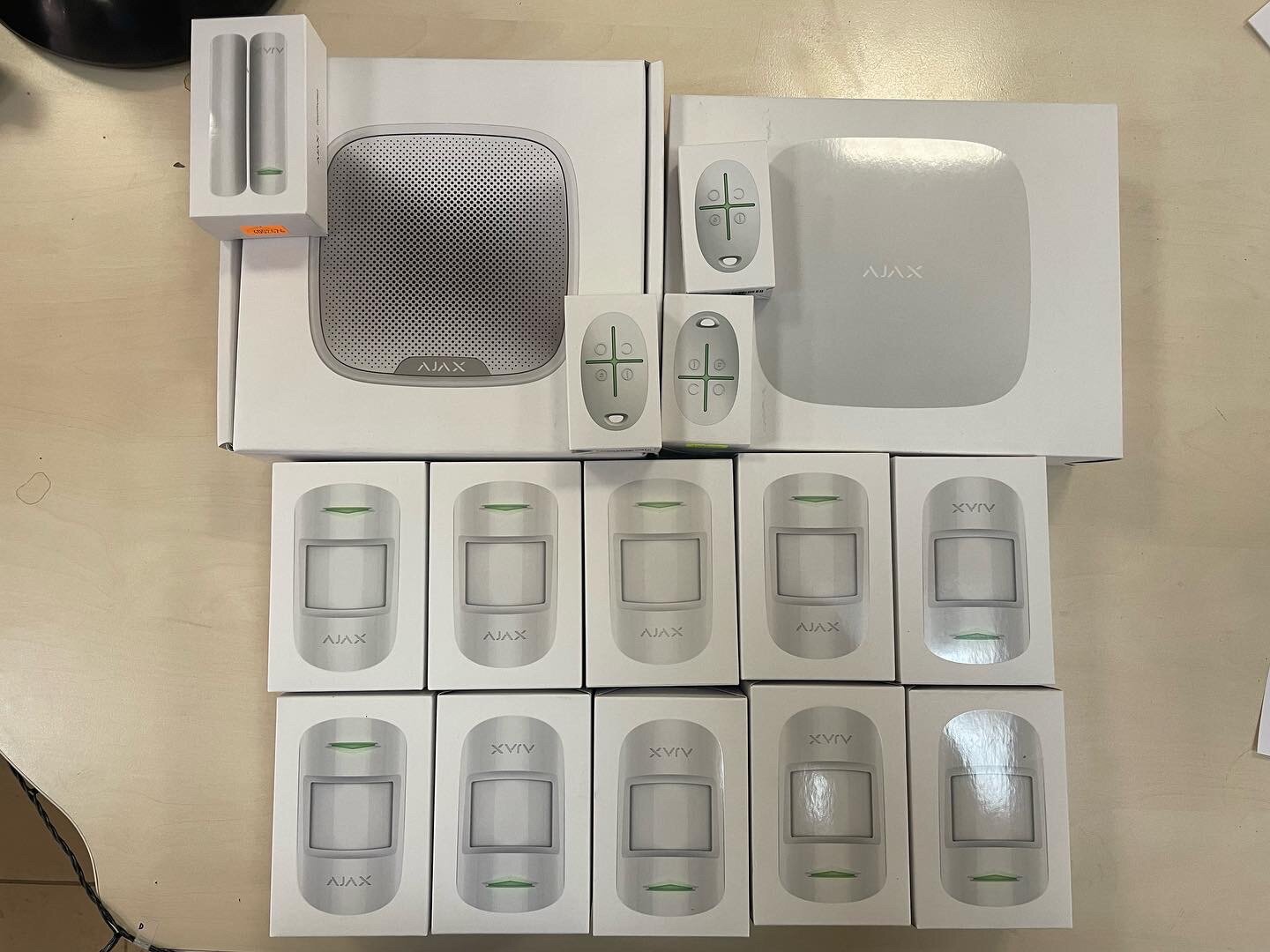 аирподс, охранная система ajax hubkit white 10022.00.wh2, комплекты ajax starterkit plus, airpods luxe 777, оригинал airpods