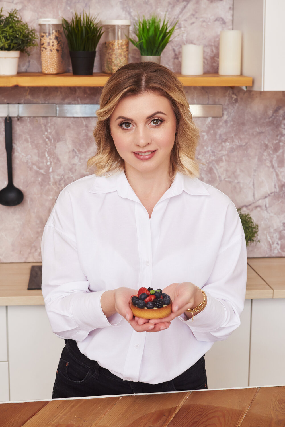 девушка, женщина, молодая женщина, женщина с едой, человек