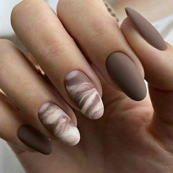 кофейные матовые ногти, маникюр молочный матовый, маникюр на короткие ногти пастельные тона матовый, маникюр молочный, маникюр на короткие ногти нежные