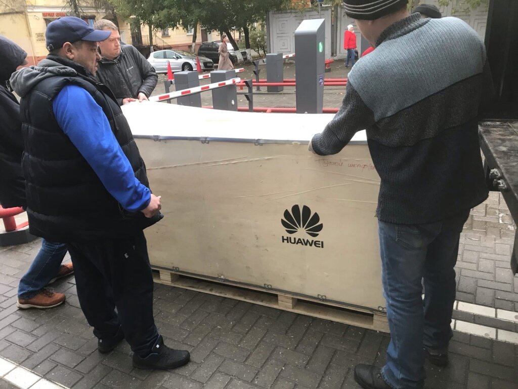 человек, тротуар, сотрудники, похороны грушевского, полицейский