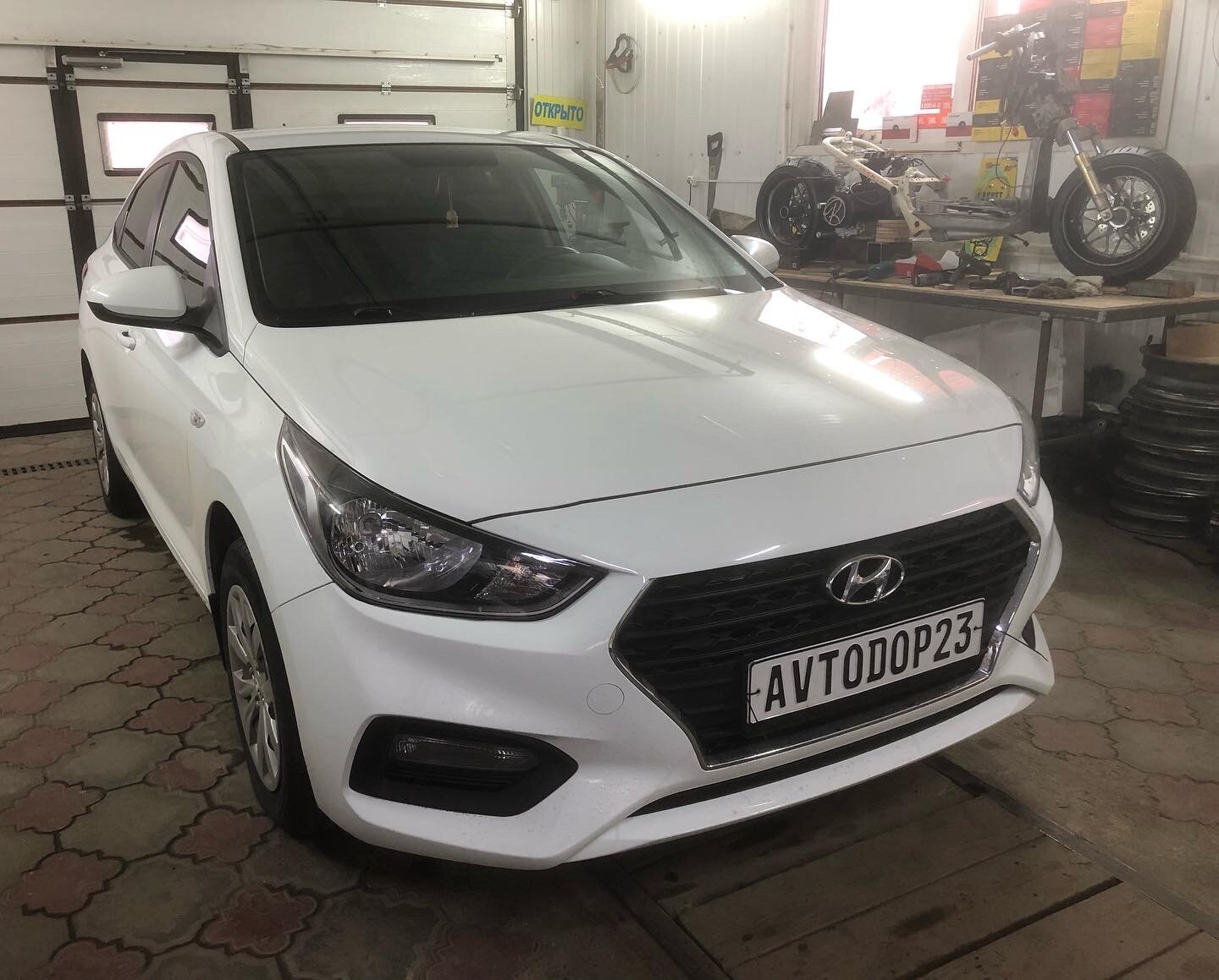 hyundai solaris, hyundai solaris 2018, solaris 2017, белый хендай солярис, Toyota Camry Solara II
