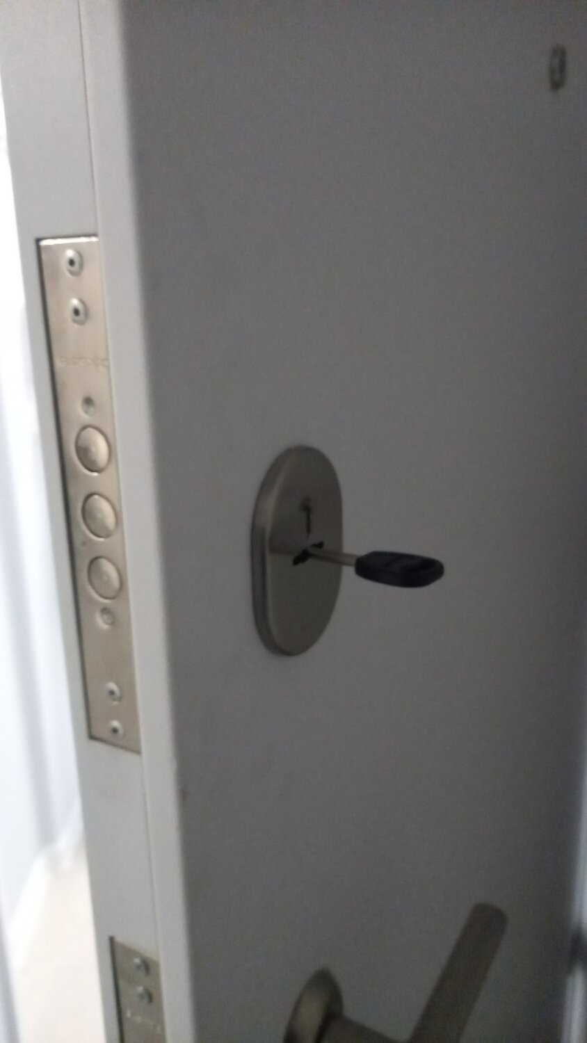 Замена замка входной двери в Москве - Ремонт и установка замков ...