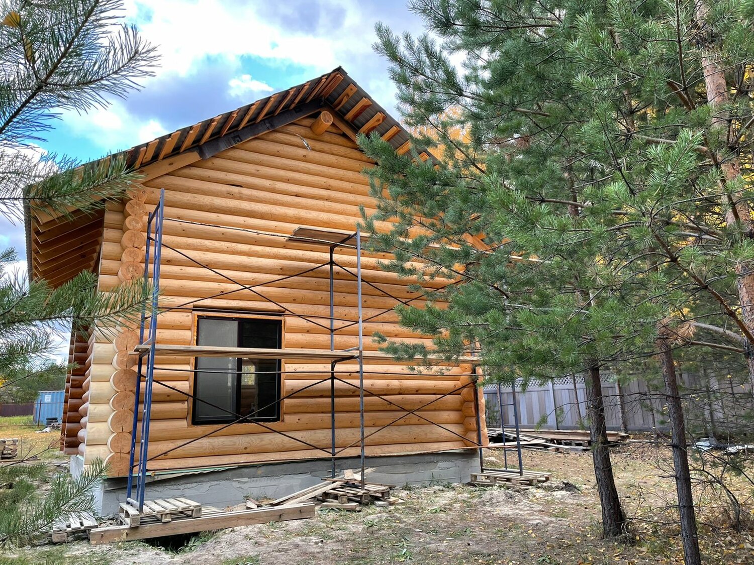 сруб дома, сруб, сруб из оцилиндрованного бревна, сруб из бревна, сруб бани