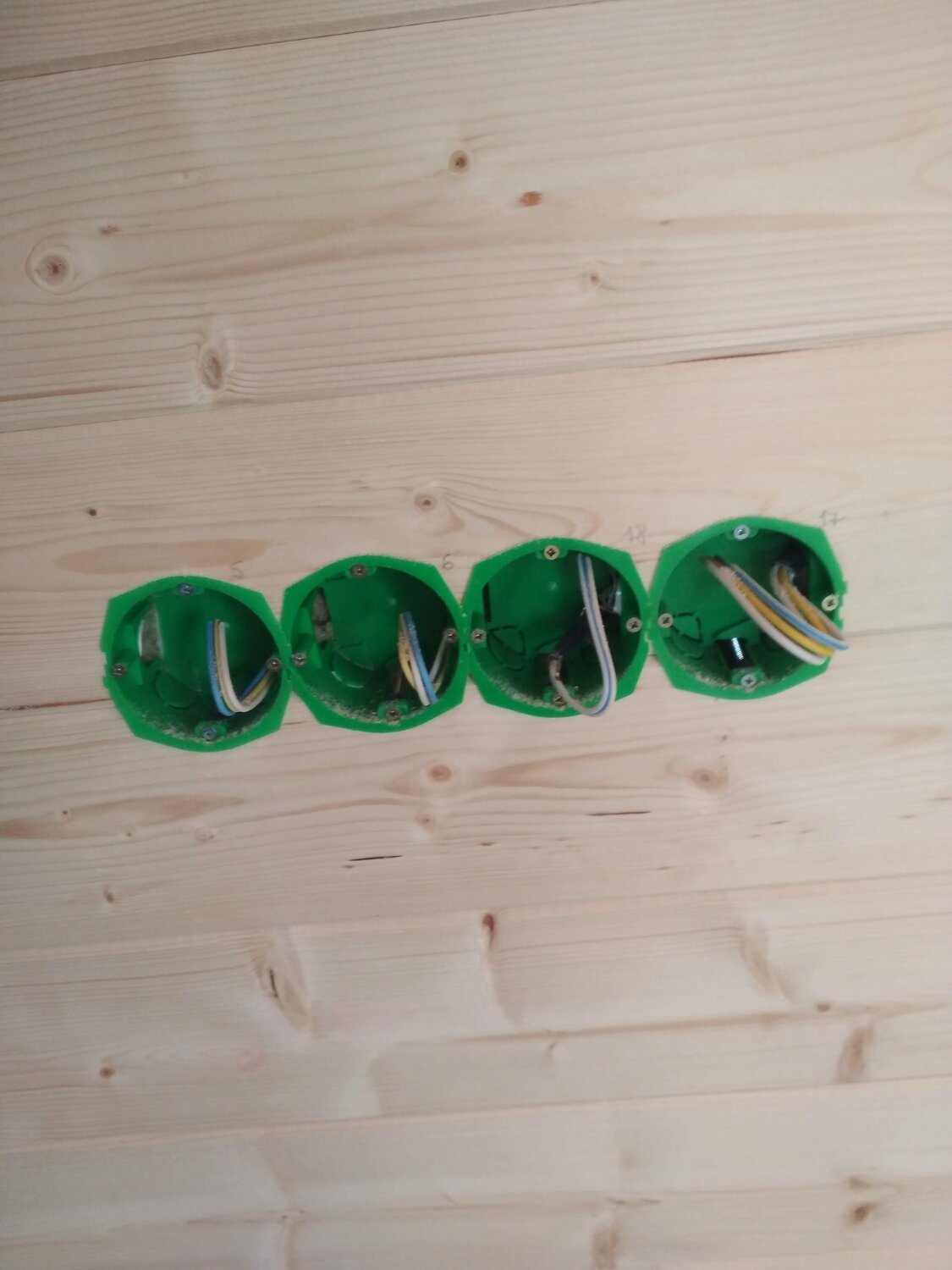 монтаж подрозетников, установка подрозетников, подрозетники, установка подрозетников в гипсокартон, виды подрозетников