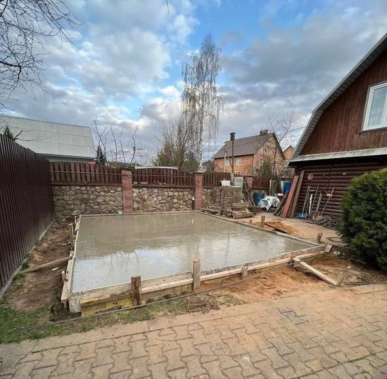 монолитный фундамент, бетонирование двора частного дома, дренаж участка, фундамент для гаража, фундамент для дома