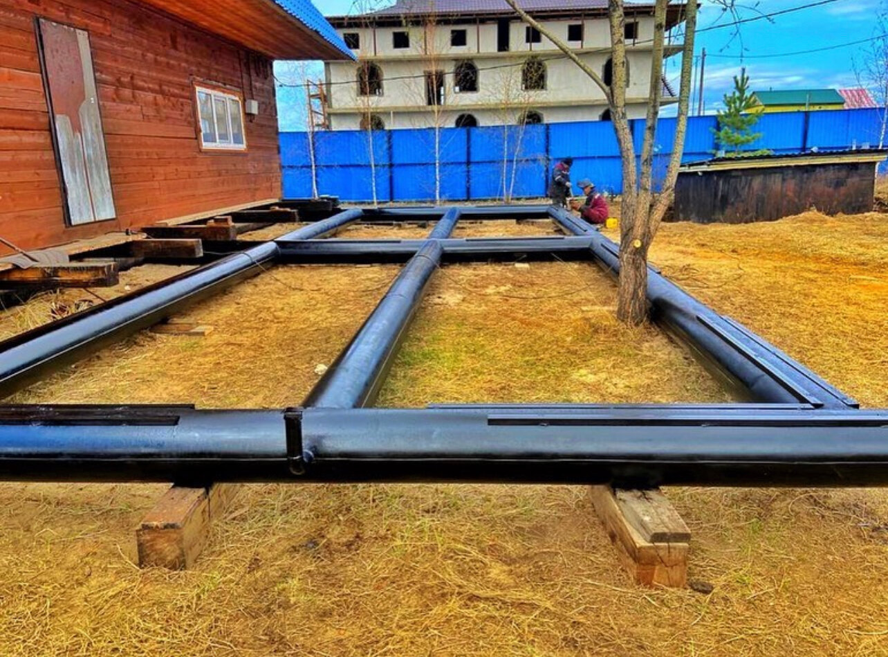 обвязка швеллером п14, обвязка свайного фундамента профильной трубой, фундамент на винтовых сваях, свайно винтовой фундамент, сваи под фундамент