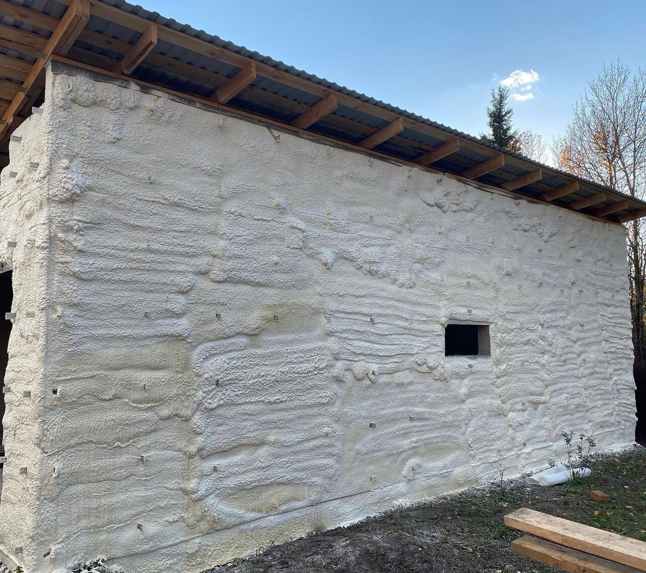 теплоизоляция домов пенополиуретаном, утепление фасада пенополиуретаном, теплоизоляция пенополиуретаном, пенополиуретан, теплоизоляция дома