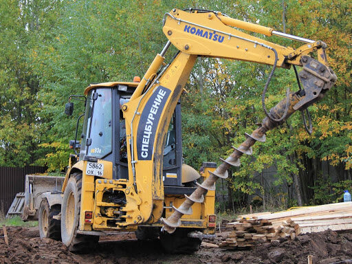ямобур jcb 3cx, спецтехника экскаватор, на экскаваторе, экскаватор погрузчик с гидромолотом, услуги экскаватора