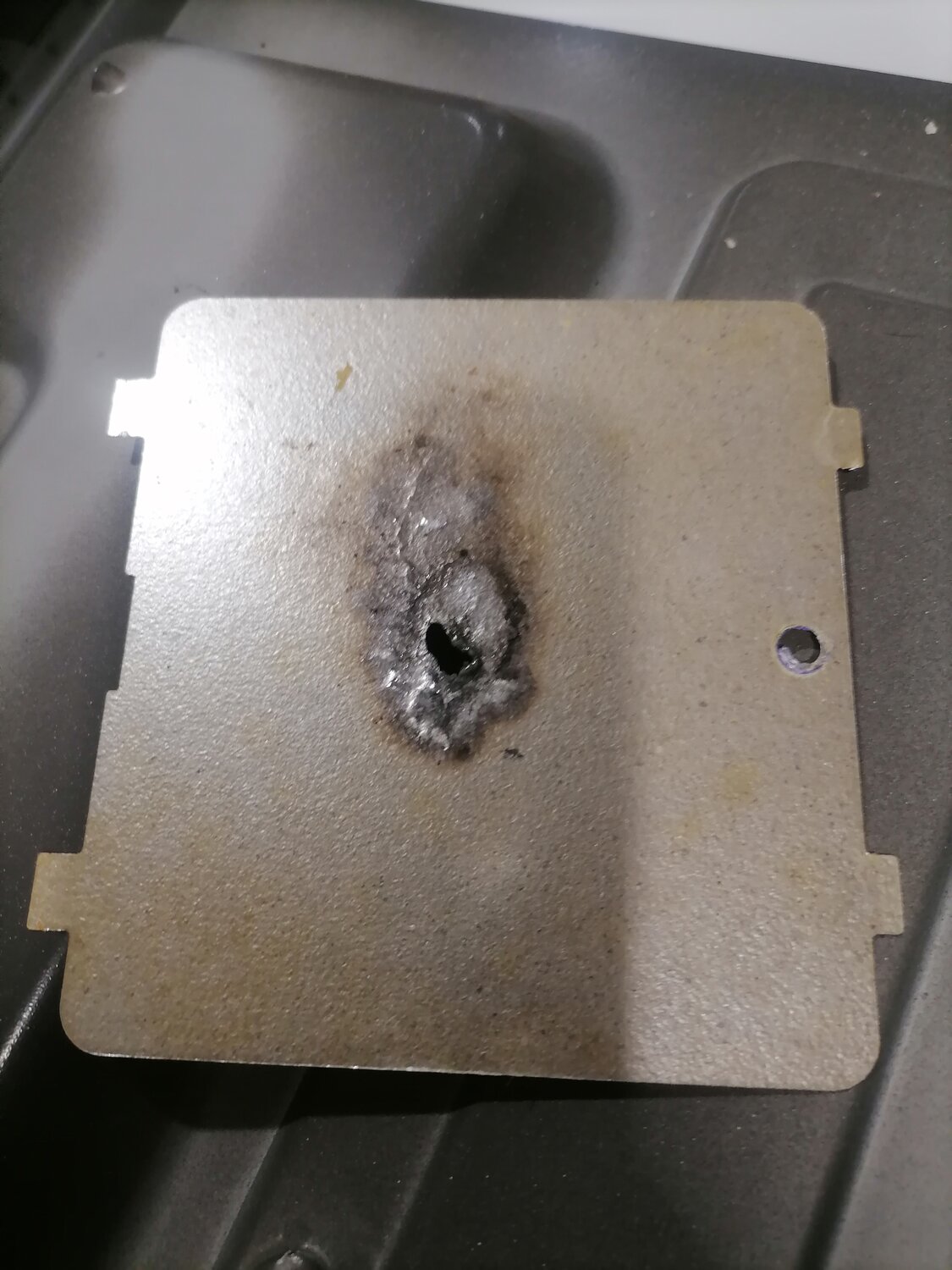 слюдяная пластина для микроволновки, микроволновая печь прогорела слюдяная пластина, слюдяная пластина в микроволновке, слюда для микроволновой печи, слюдяная пластина