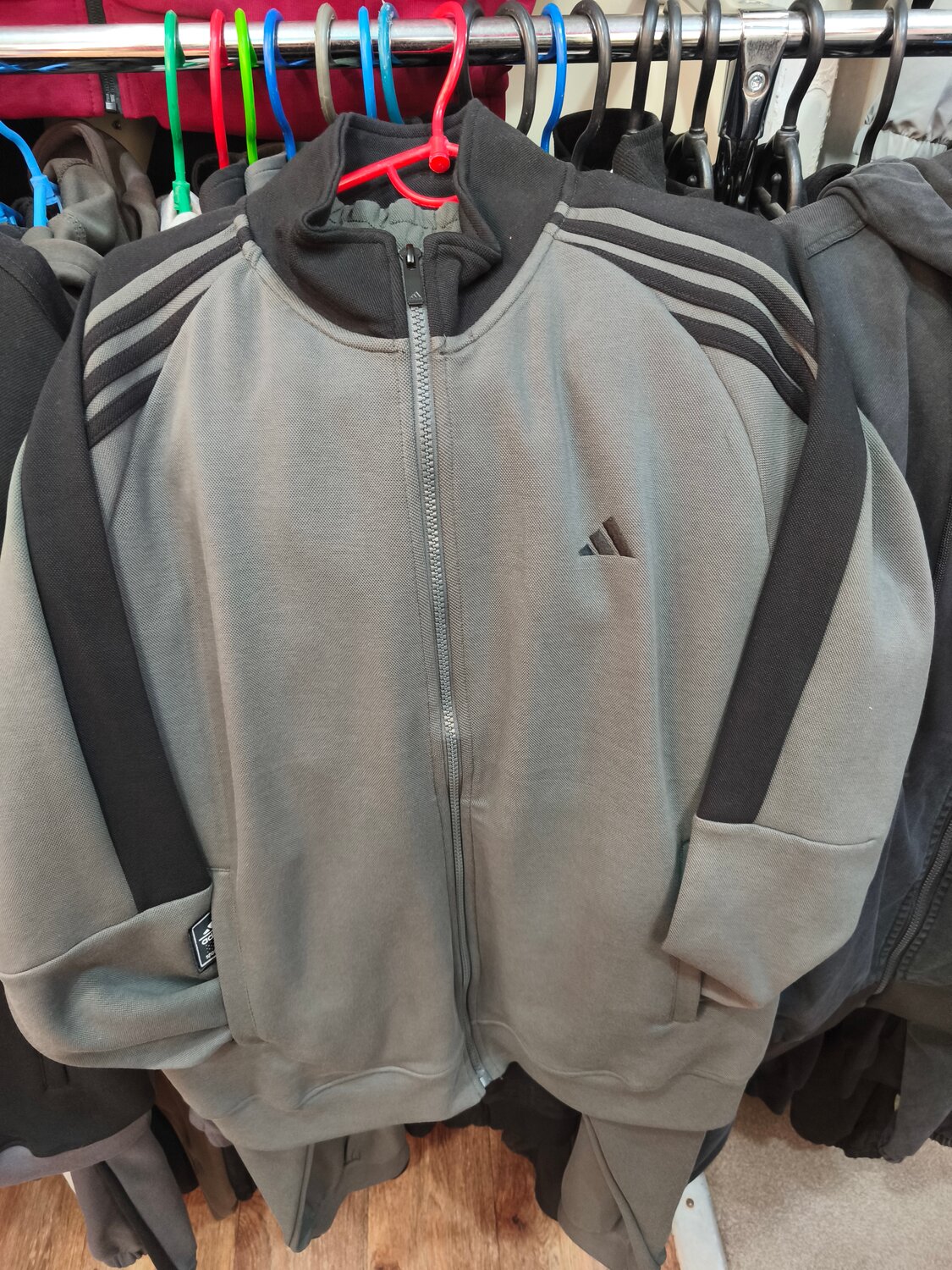 adidas jacket, ������������ ������������������, ���������� �������������� ������������������ ������������, adidas original, adidas essential