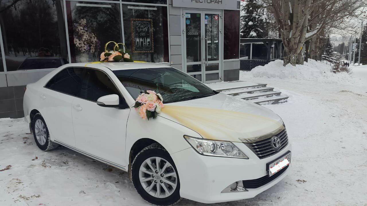 автомобиль, toyota camry, авто, белая камри на свадьбе, камри 50 белая на свадьбу