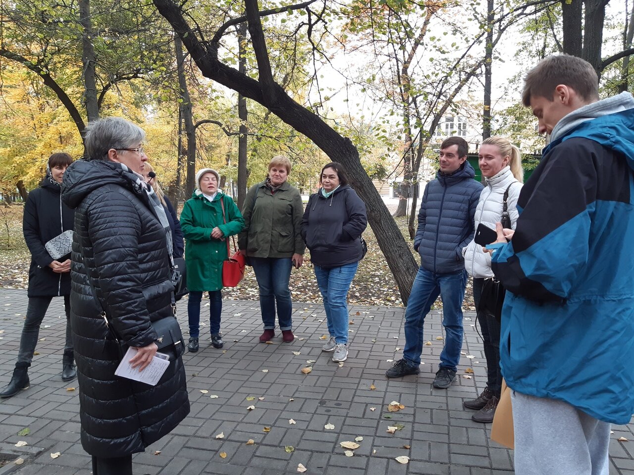 человек, люди, в парке, нагатино-садовники, памятник