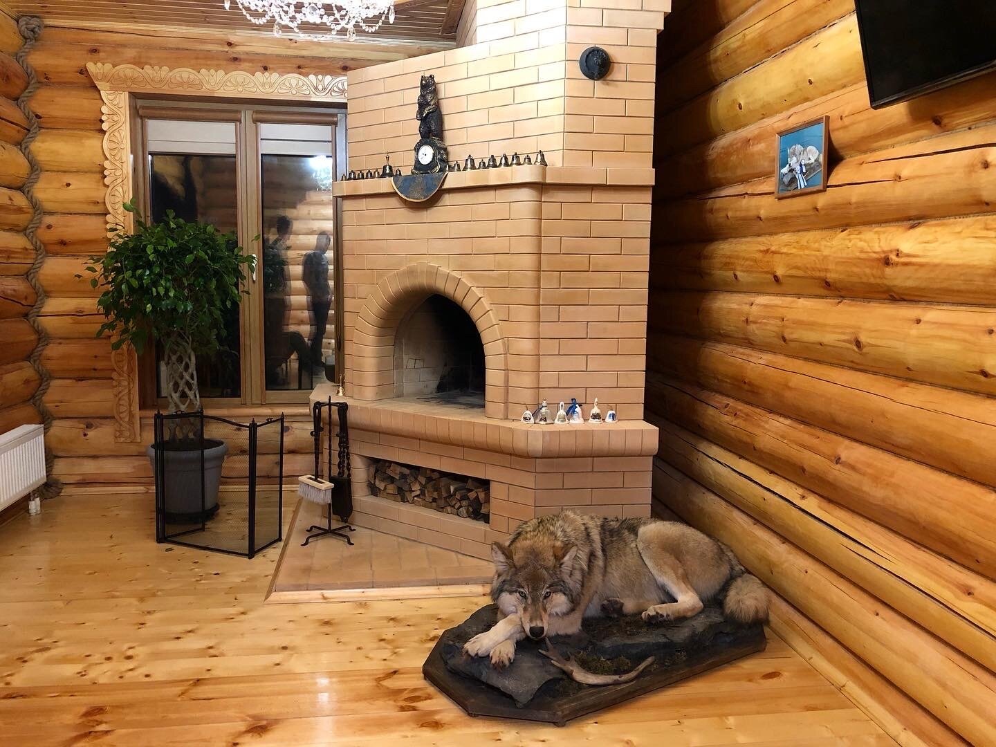 охотничий домик с печкой, камин в деревянной бане, охотничий домик, в доме, загородный дом