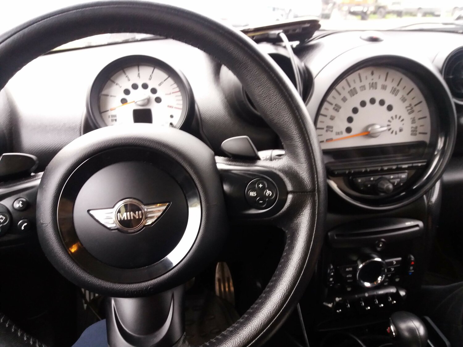 мини купер countryman панель, mini countryman, видеообзор тест-драйв mini cooper countryman 1500 куб, за рулем мини купера, MINI Countryman