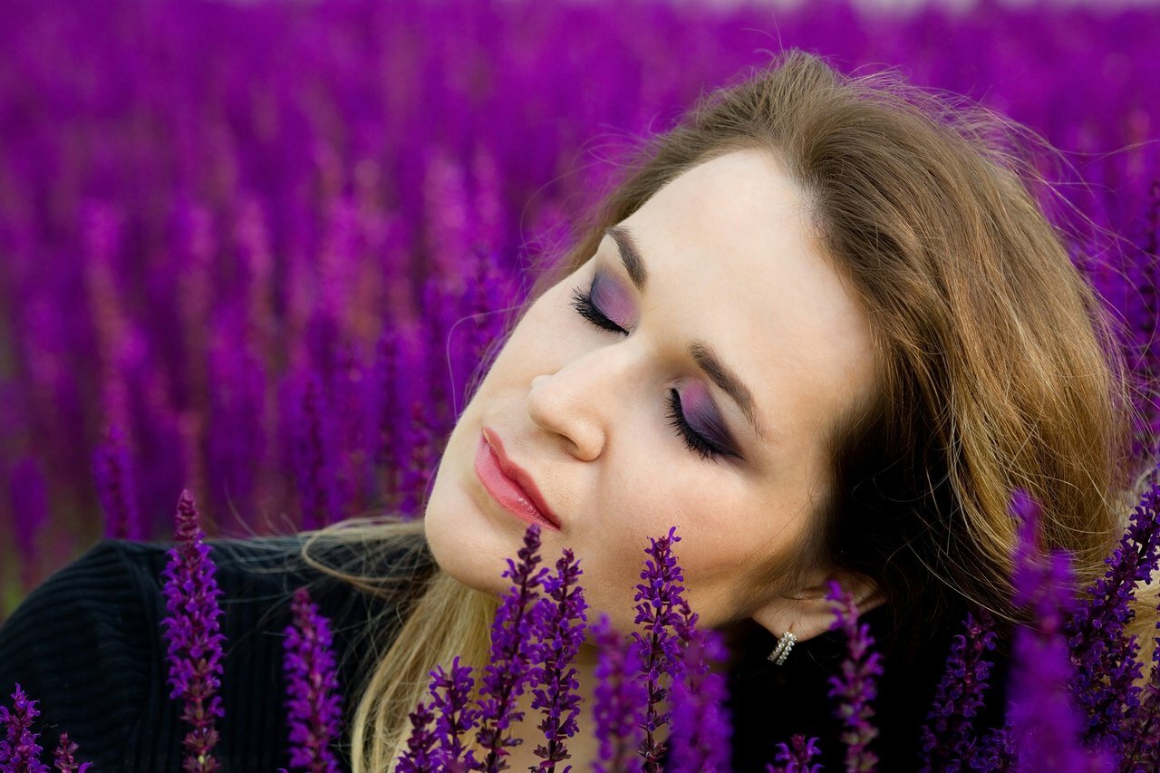девушка в люпинах, девушка с шалфеем, девушка, фотосессия, фотосессия в шалфее
