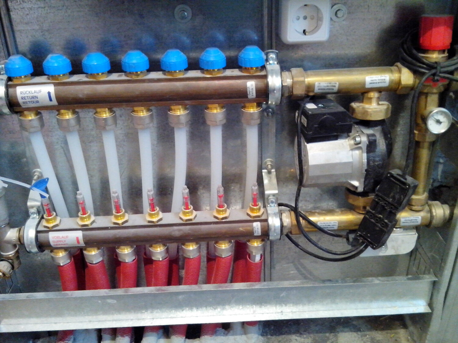 гребёнка для отопления распределительный коллектор, квартирный коллектор отопления, коллектор теплого пола и радиаторного отопления, коллектор, отопление