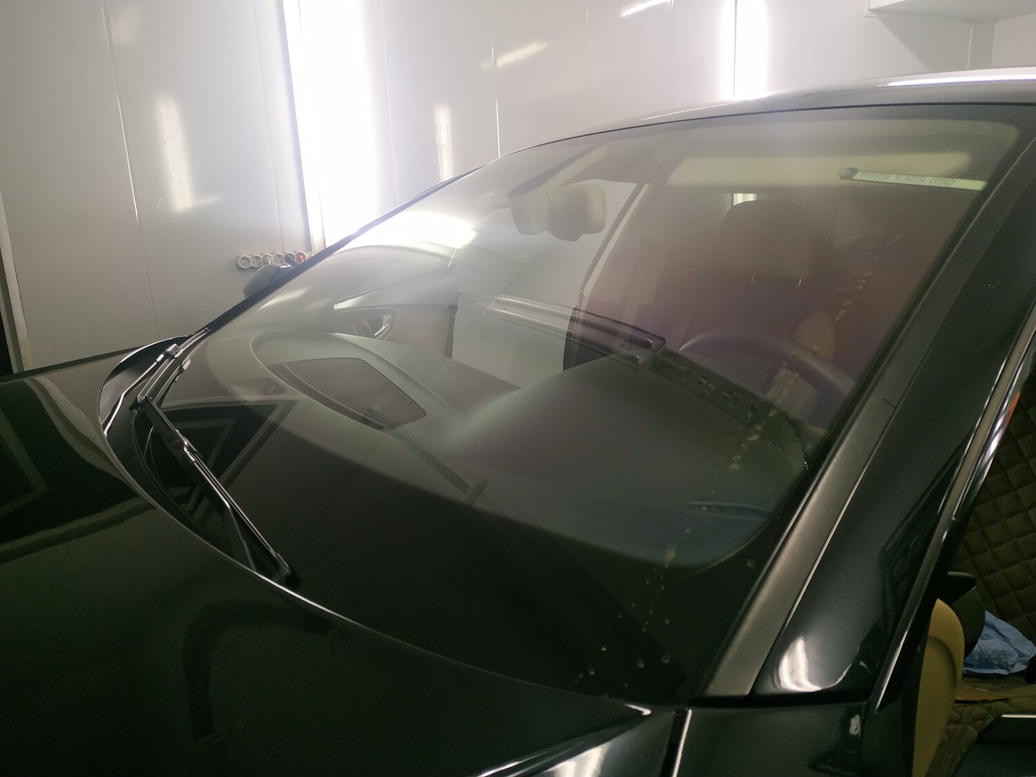 лобовое стекло, nissan teana j32 лобовое атермальное стекло, вклейка лобового стекла кия соренто, обогрев лобового стекла audi q7, атермальная тонировка suntek carbon xp 80