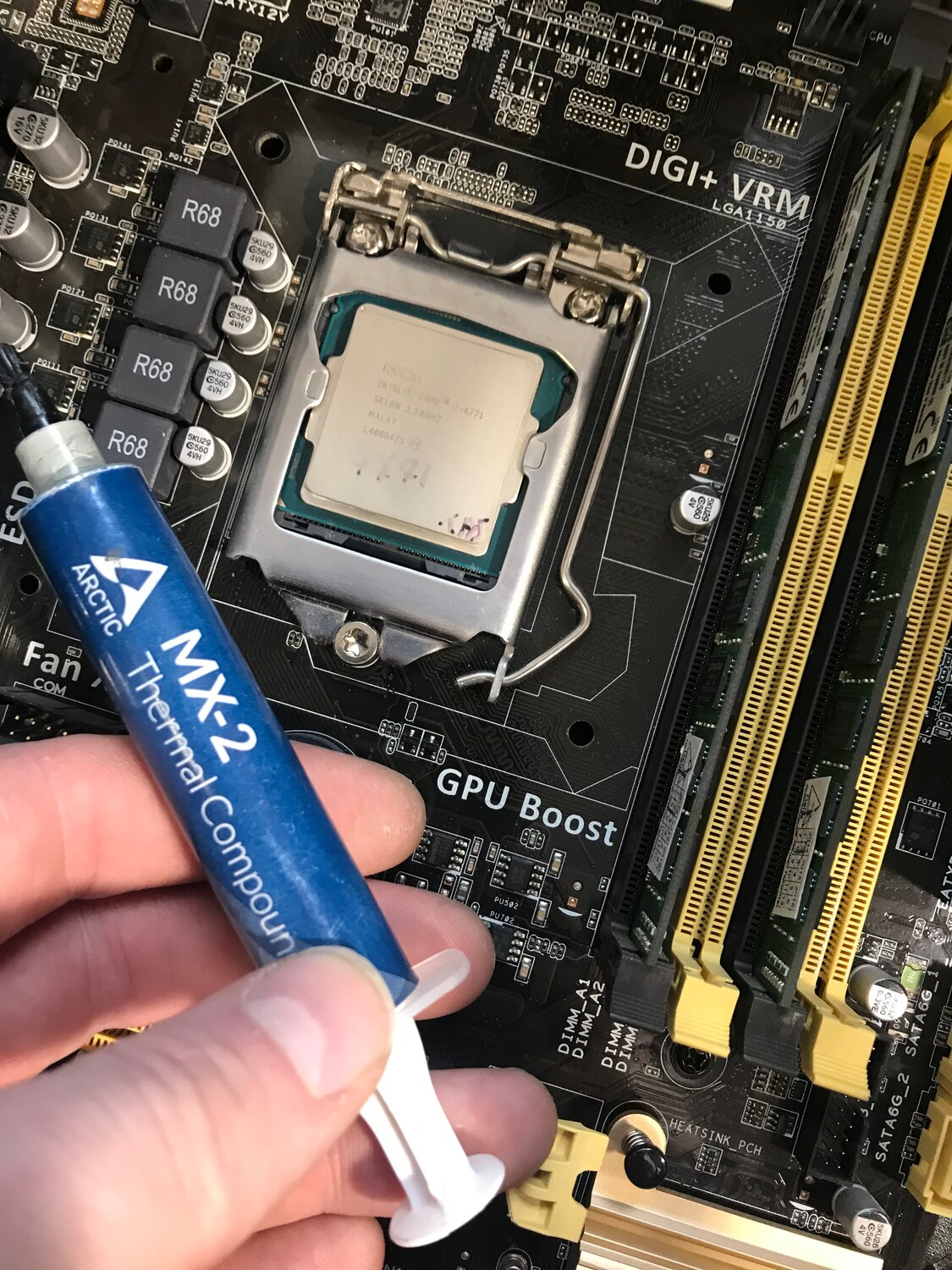 intel core i7 9700, материнская плата с процессором i5, процессор, материнские платы гигабайт для процессора интел кор i3 3220, техника