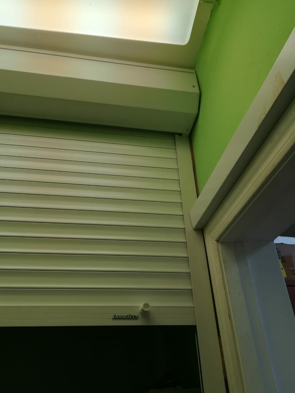 жалюзи роллета металлическая цвет белый жр pd/45n 2906х2308, рольставни, защитные роллеты, роллет для ниши, роллеты матовое стекло