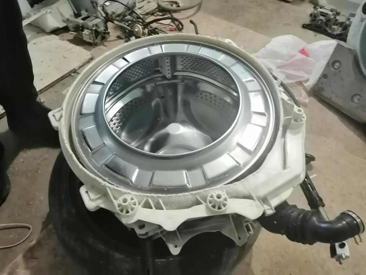 бак стиральной машины аристон хотпоинт arsl85, разборный бак стиральной машины indesit, бак стиральной машины аристон al128d, бак стиральной машины индезит 034334, неразборный бак стиральной машины бош