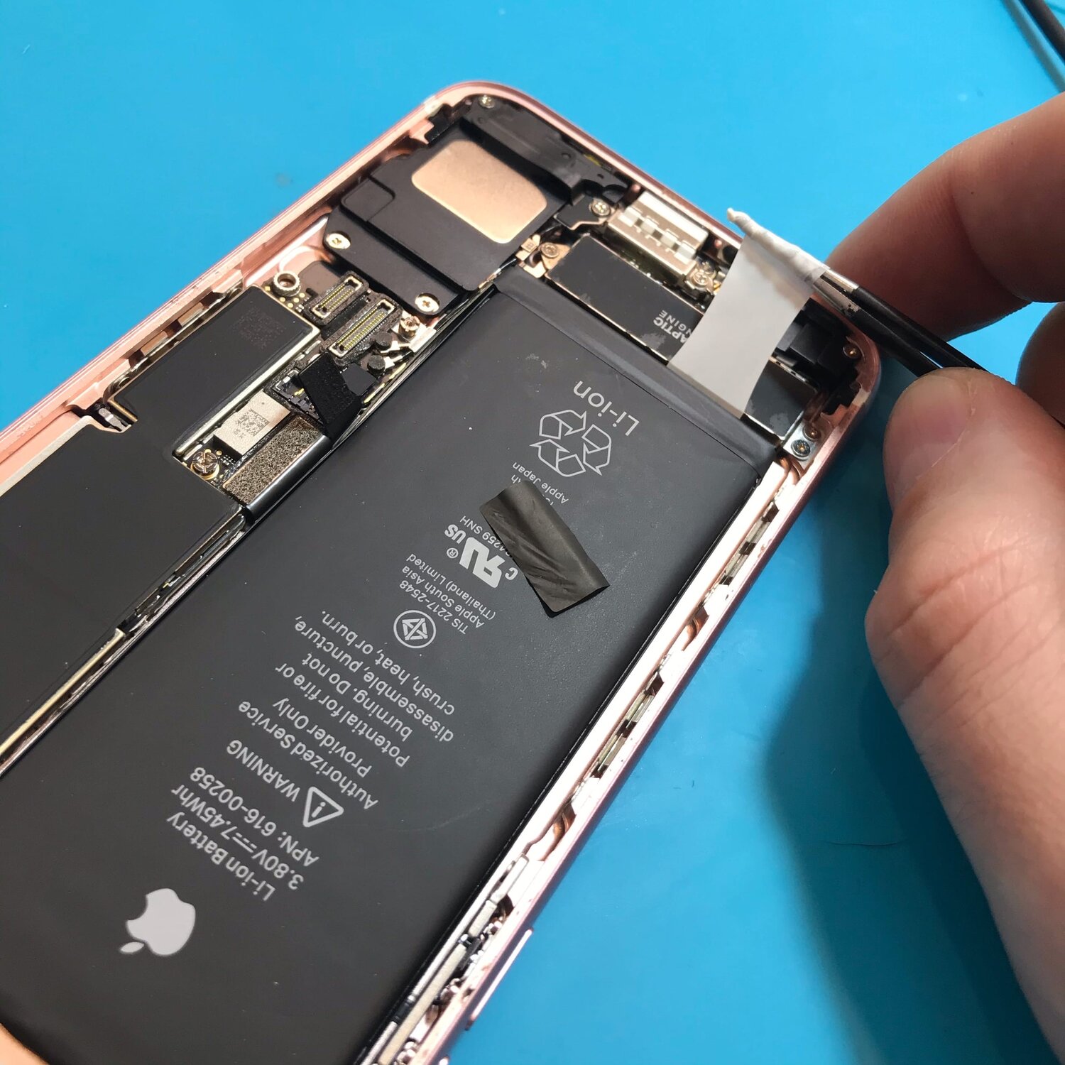 внутреннее строение аккумулятора iphone, iphone, iphone 6s battery, iphone 6, замена аккумулятора айфон
