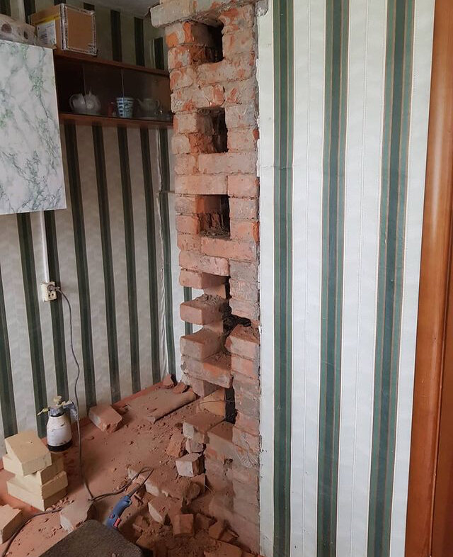 демонтаж печи, вентканал в несущей стене, демонтаж стен, вентиляция в несущей стене, штроба в кирпичной стене