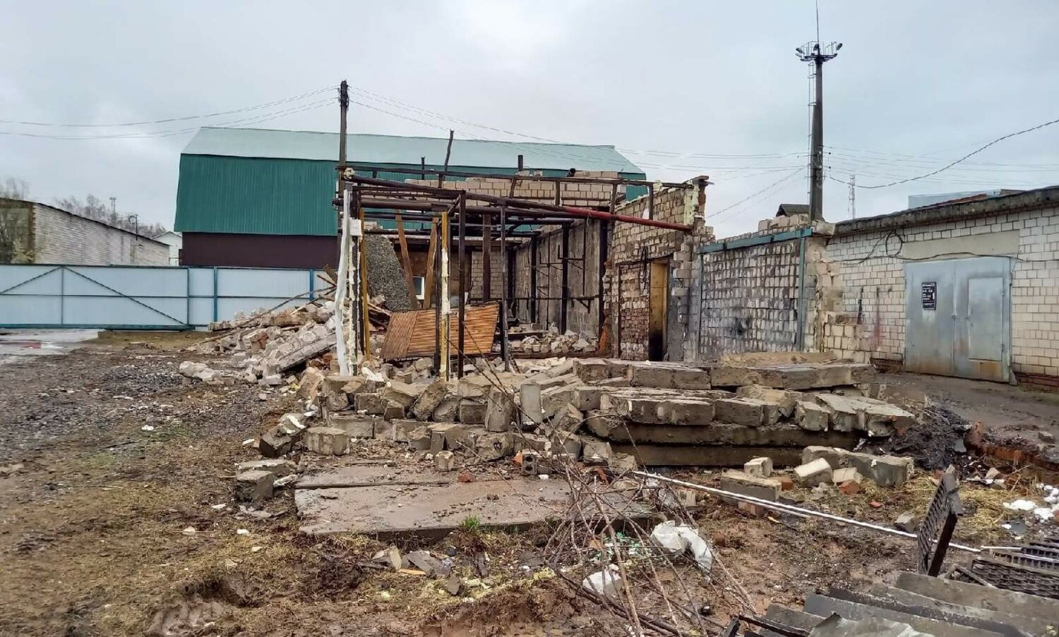 в селе, посёлки, здание, донбасс разруха, казахстан джамбулская область чуйский район село ворошиловка