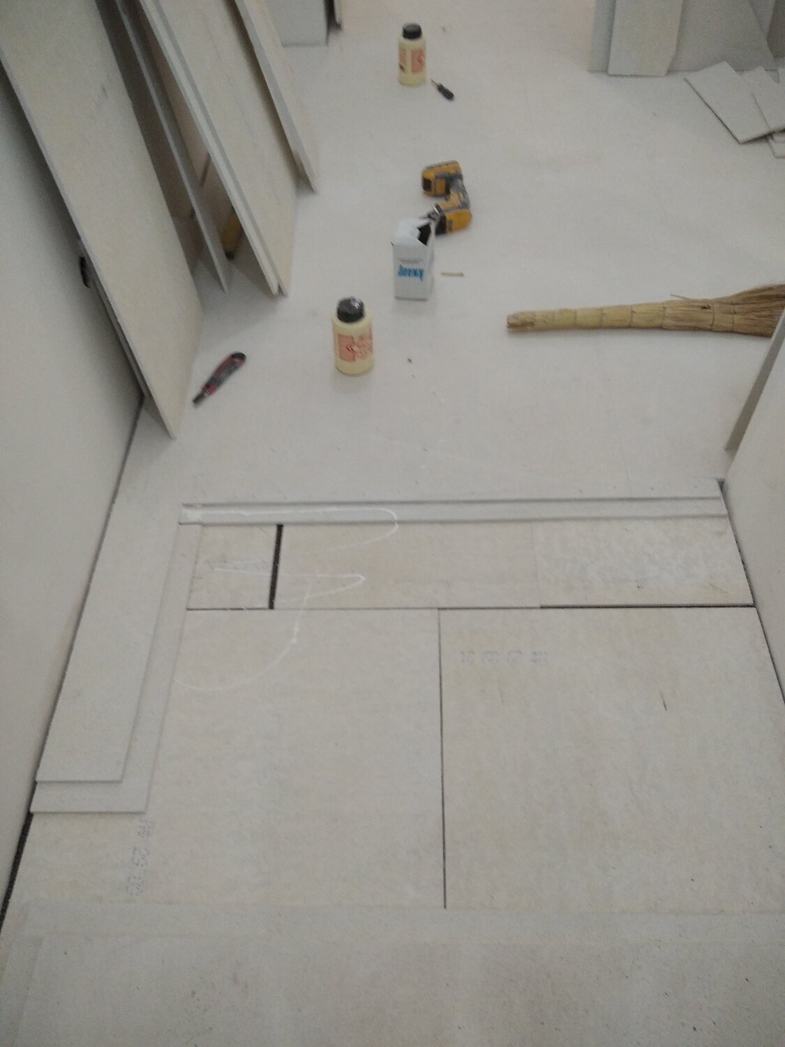 укладка керамогранита на пол 600х150, укладка плитки со смещением на 1/3 на пол, укладка керамогранита на пол 20х60, укладка керамогранита на пол со сдвигом, укладка ламината