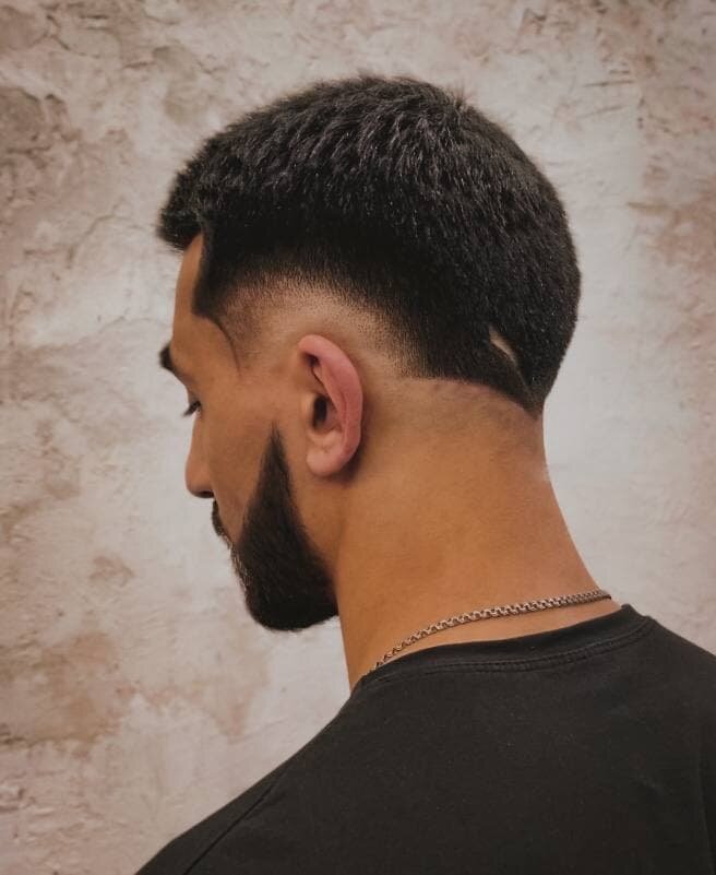 стрижка фейд с бородой, тейпер фейд стрижка, афро фейд стрижка, crew fade haircut, фейд полубокс