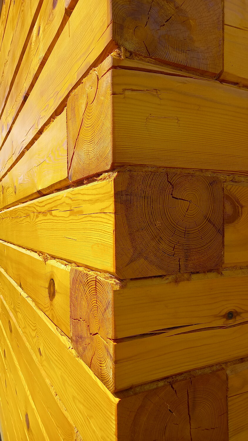 профилированный брус, дом из профилированного бруса, профилированный брус камерной сушки 200х200, брус, конопатка стен из профилированного бруса 150х150