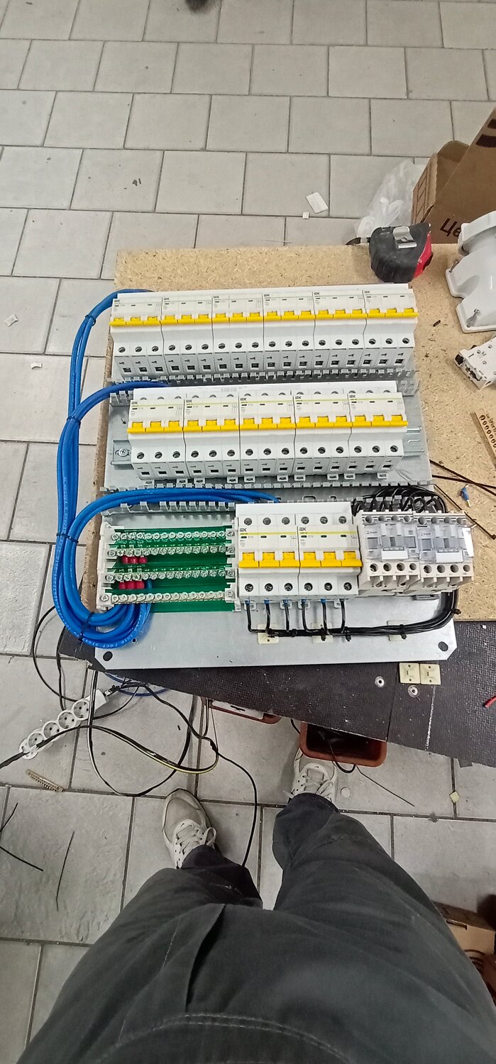 электрощиток трехфазный 380, расключение электрощита, сборка щитка, электромонтажные работы, электромонтаж