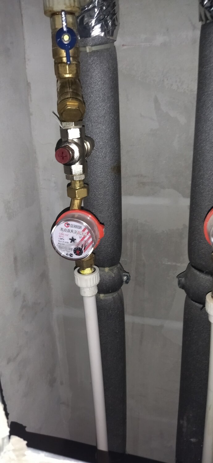 установка счетчиков воды, крепление счетчика воды, счетчик воды, счётчик горячей воды, установка счетчиков