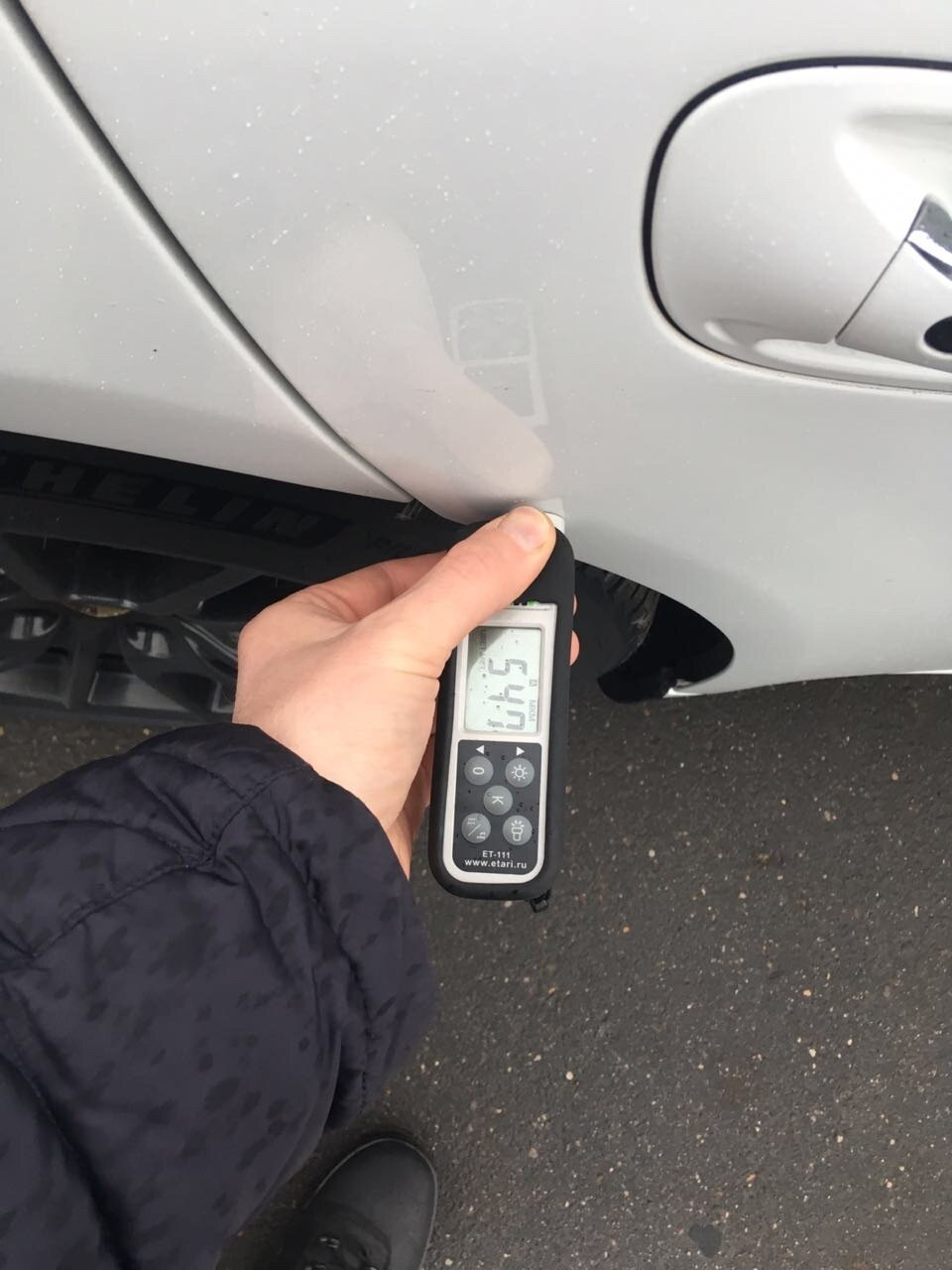 осмотр авто, автомобиль, толщиномер лакокрасочного, толщиномер лакокрасочного покрытия, толщиномер etari 555