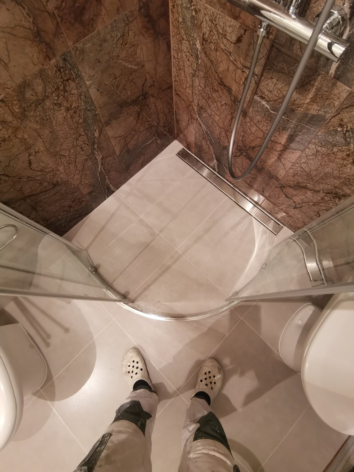 ванная комната, небольшая ванная, душевая с туалетом 2 кв.м, мраморная туалетная комната, дизайн туалета