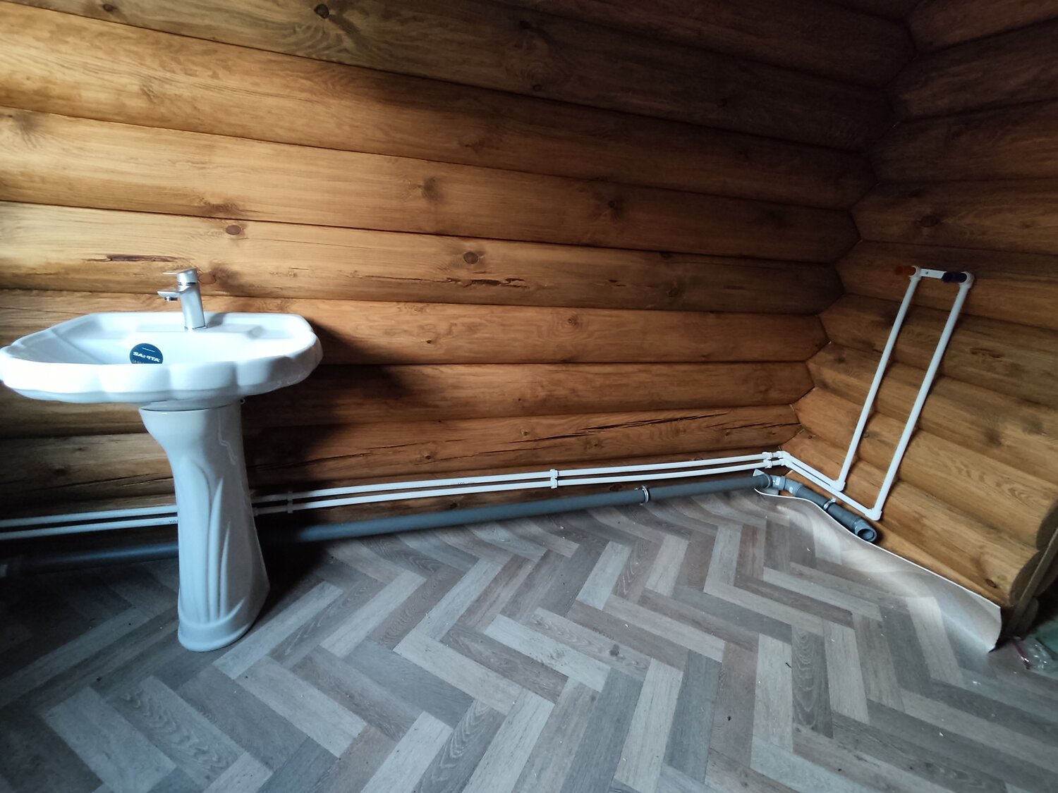 водопровод в бане, водоснабжение и канализация, канализация на даче, отопление водоснабжение канализация, унитаз в деревянном доме