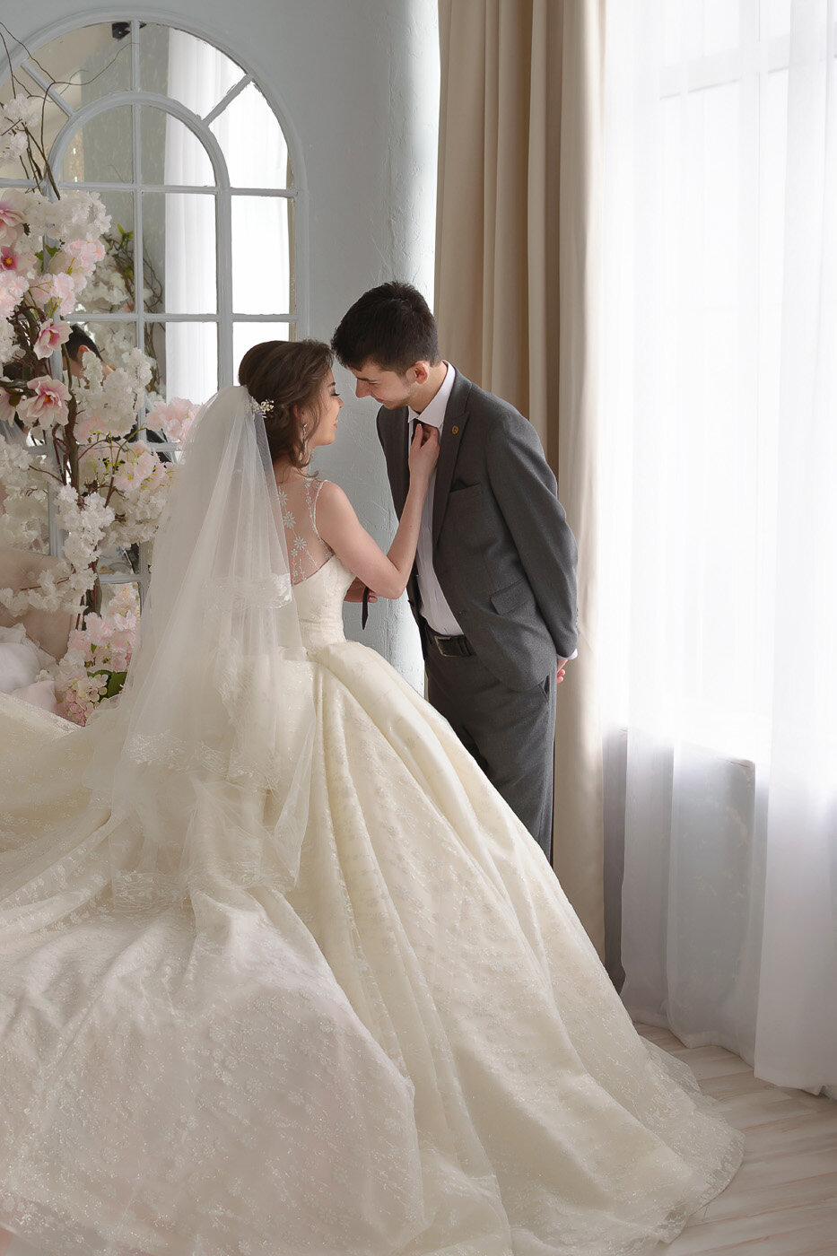 свадебные фотографии невесты, свадебные фотографии, свадебная фотосессия, свадьба, салон свадебных платьев