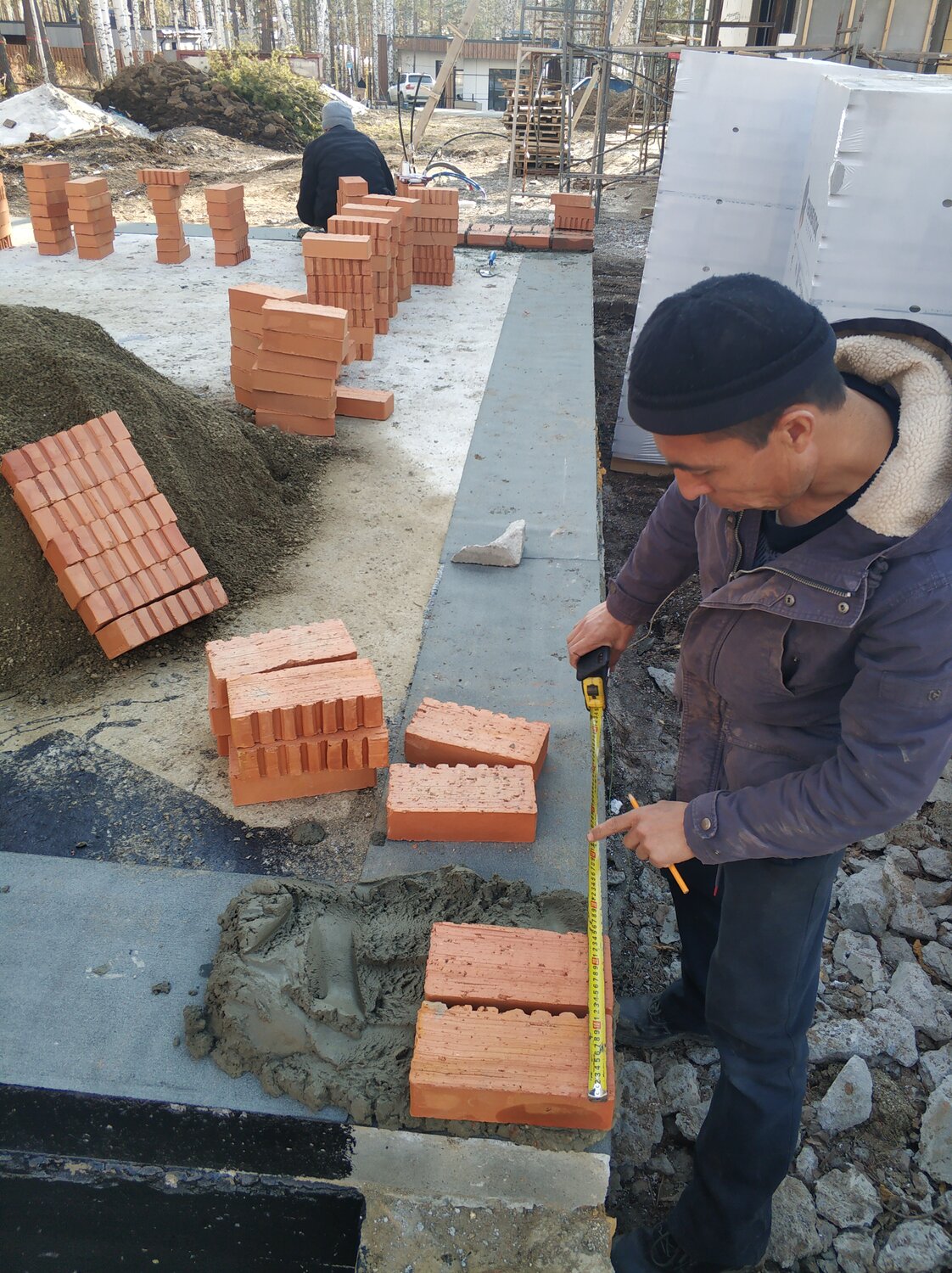 кладка кирпича, кладка керамических блоков, поризованный кирпич, укладка кирпича, кирпич